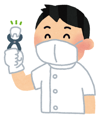 抜いた歯を持って笑っている歯医者