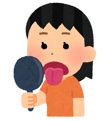 舌を鏡で見ている女性