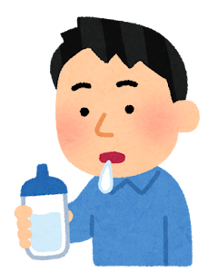 鼻うがいで口から水を出している男性